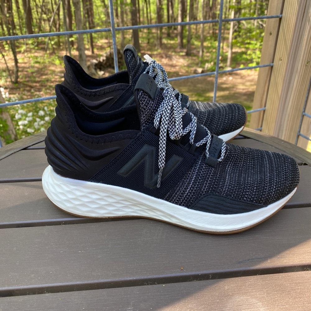 New Balance Women's Fresh Foam Roav V1 Sneaker 8.5